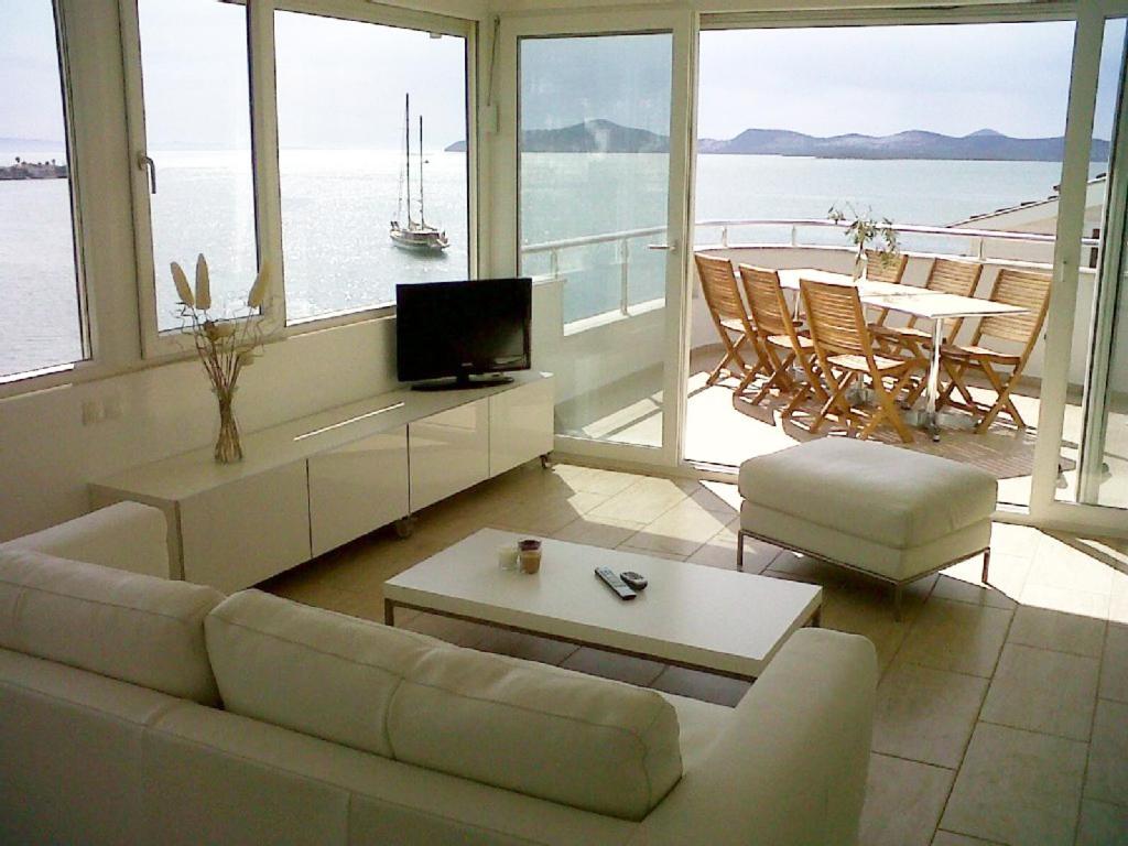 Marina View Residence Gulluk Exterior photo